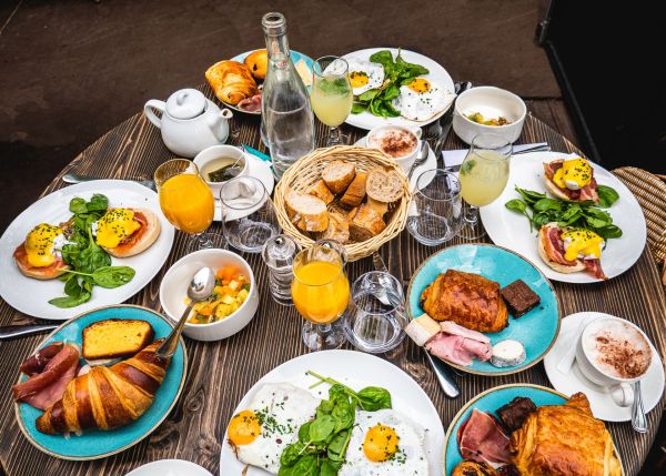 Comment préparer un brunch gourmand sans se ruiner ?